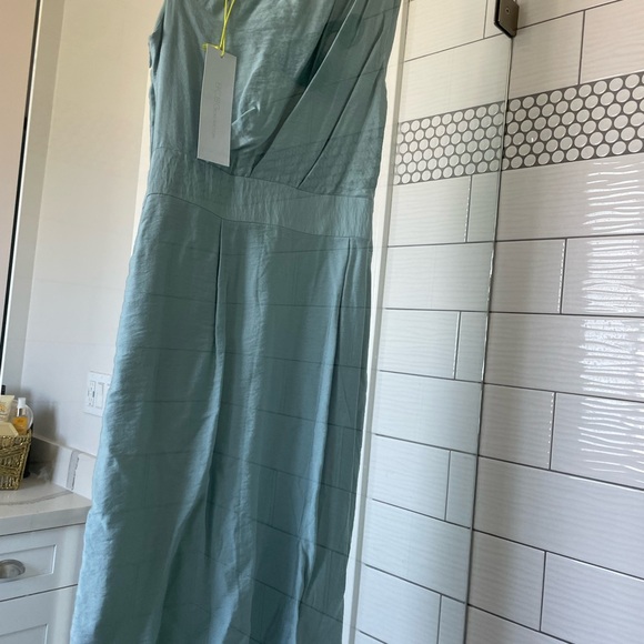 BCBGeneration off shoulder casual dress. NWT size 6. - Picture 4 of 4